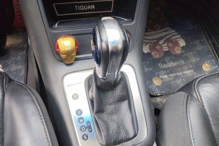 Used Volkswagen Tiguan 2015 1.8TSI Automatic All-Wheel-Drive Luxury Model Gear Lever