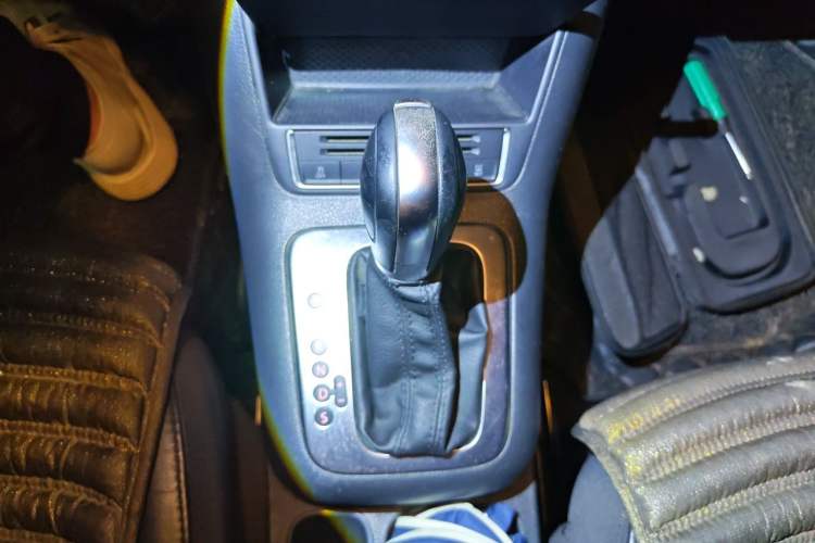Used Volkswagen Tiguan 2015 1.8TSI Automatic Two-Wheel Drive Comfort Edition Gear Lever