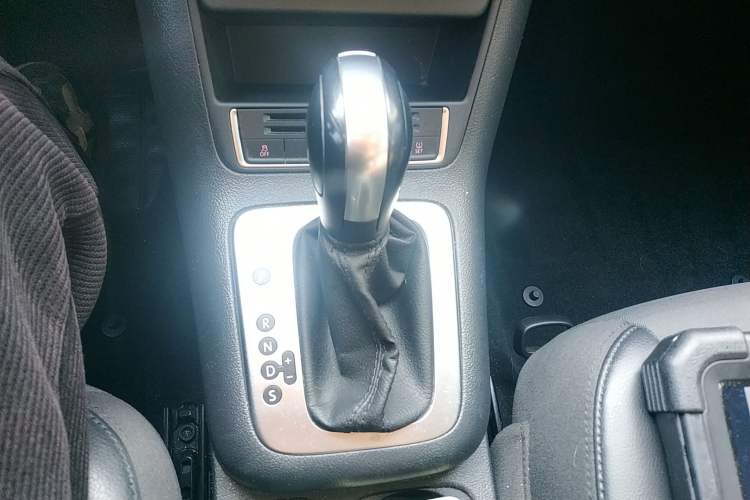 Used Volkswagen Tiguan 2015 1.8TSI Automatic Two-Wheel Drive Trend Edition Gear Lever