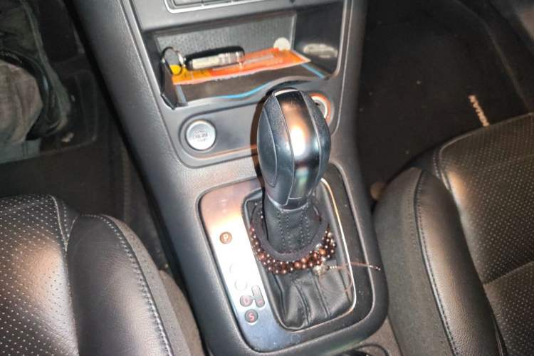 Used Volkswagen Tiguan 2015 1.8TSI Automatic Two-Wheel Drive Luxury Model Gear Lever