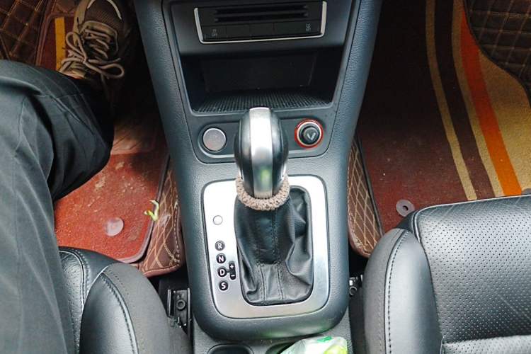 Used Volkswagen Tiguan 2015 1.8TSI Automatic Two-Wheel Drive Luxury Model Gear Lever