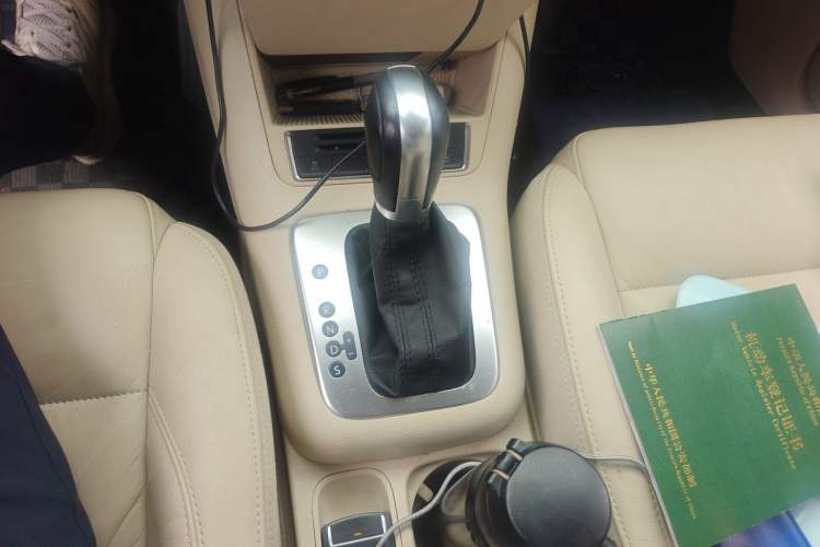 Used Volkswagen Tiguan 2015 1.8TSI Automatic Two-Wheel Drive Comfort Edition Gear Lever