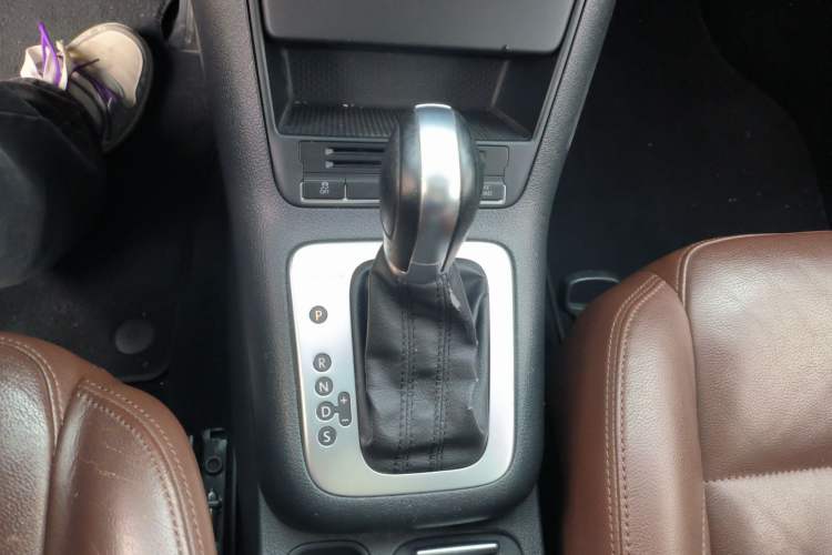 Used Volkswagen Tiguan 2015 2.0 TSI Comfort Edition Gear Lever