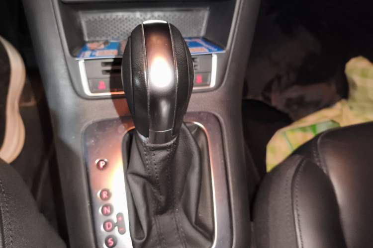 Used Volkswagen Tiguan 2015 1.8TSI Automatic Two-Wheel Drive Comfort Edition Gear Lever