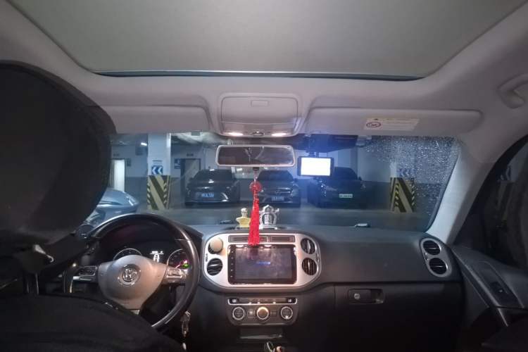 Used Volkswagen Tiguan 2015 1.8TSI Automatic All-Wheel Drive Style Vision Edition Headliner
