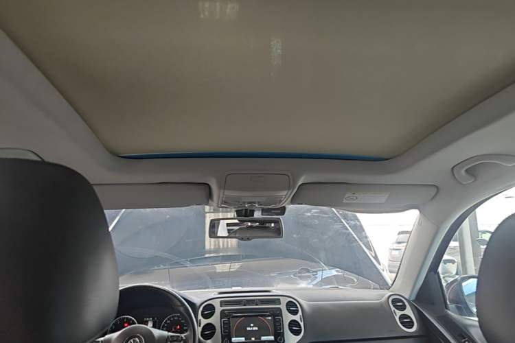 Used Volkswagen Tiguan 2015 1.8TSI Automatic Two-Wheel Drive Luxury Model Headliner