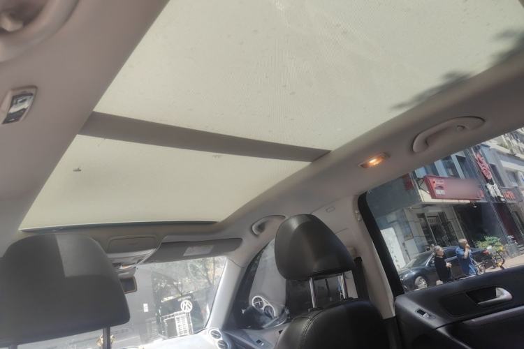 Used Volkswagen Tiguan 2015 1.8TSI Automatic Two-Wheel Drive Luxury Model Headliner