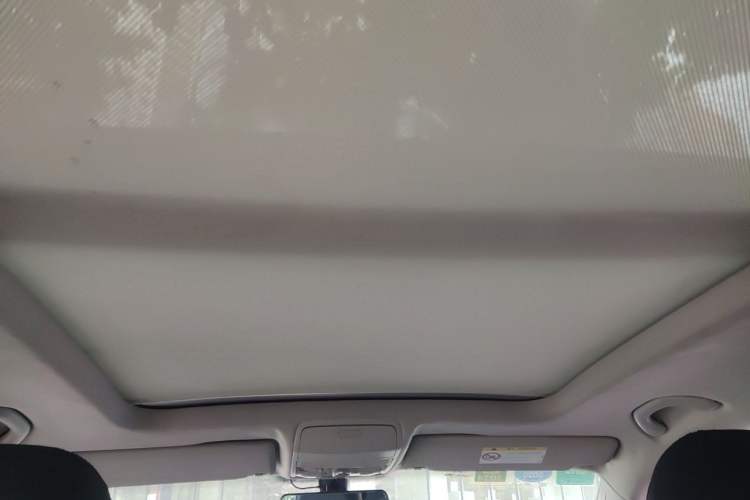 Used Volkswagen Tiguan 2015 1.8TSI Manual Two-Wheel-Drive Limited Edition Headliner
