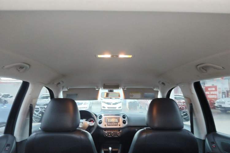 Used Volkswagen Tiguan 2015 1.8TSI Automatic Two-Wheel Drive Comfort Edition Headliner