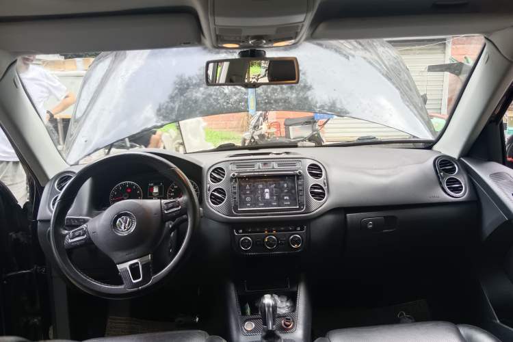 Used Volkswagen Tiguan 2015 1.8TSI Automatic Two-Wheel Drive Luxury Model Headliner