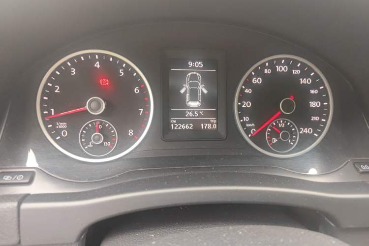 Used Volkswagen Tiguan 2015 1.8TSI Manual Two-Wheel-Drive Limited Edition Instrument Cluster