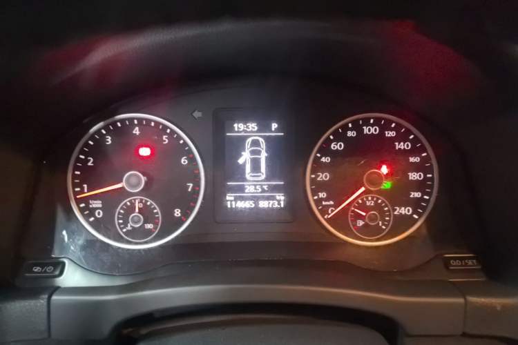 Used Volkswagen Tiguan 2015 1.8TSI Automatic All-Wheel Drive Style Vision Edition Instrument Cluster