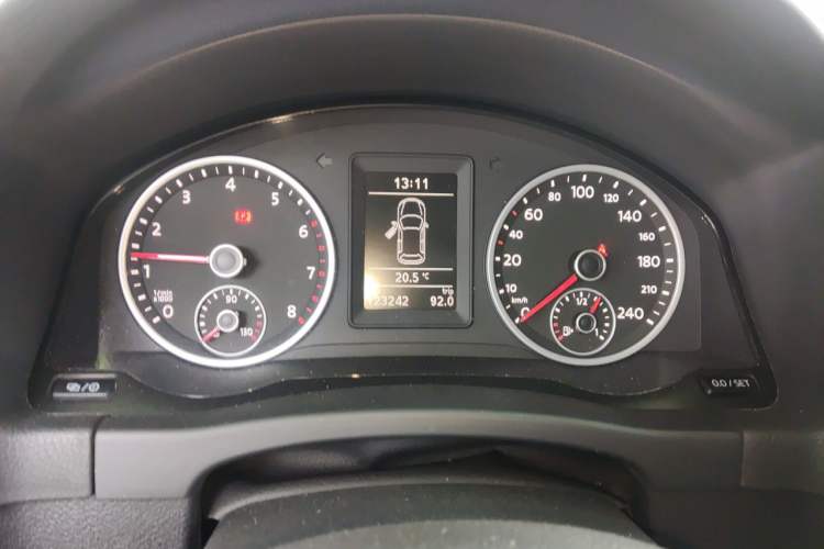 Used Volkswagen Tiguan 2015 1.8TSI Manual Two-Wheel-Drive Limited Edition Instrument Cluster