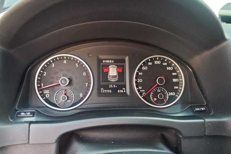 Used Volkswagen Tiguan 2015 1.8TSI Automatic Two-Wheel Drive Luxury Model Instrument Cluster