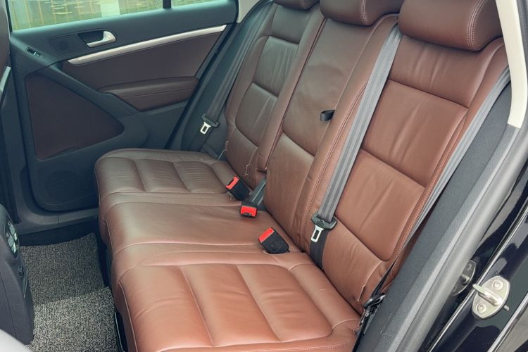 Used Volkswagen Tiguan 2015 2.0 TSI Comfort Edition Interior 1