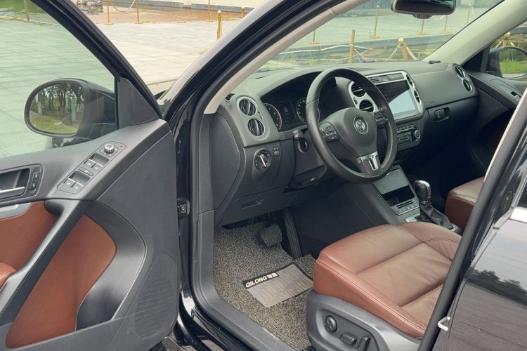 Used Volkswagen Tiguan 2015 2.0 TSI Comfort Edition Interior 2