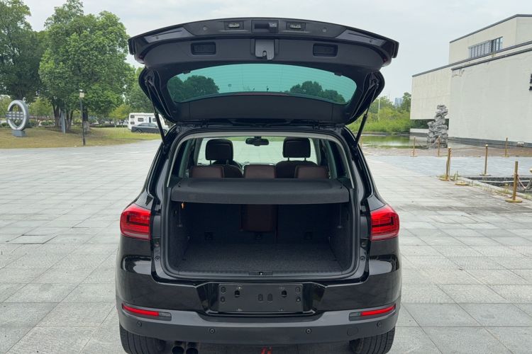 Used Volkswagen Tiguan 2015 2.0 TSI Comfort Edition Interior 4