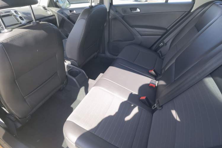 Used Volkswagen Tiguan 2015 1.8TSI Automatic Two-Wheel Drive Trend Edition Interior 4