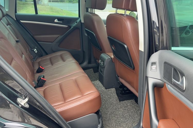 Used Volkswagen Tiguan 2015 2.0 TSI Comfort Edition Interior 5
