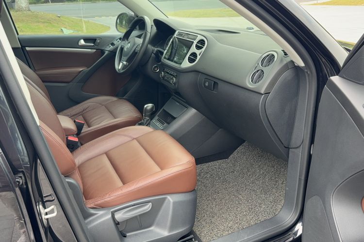 Used Volkswagen Tiguan 2015 2.0 TSI Comfort Edition Interior 7