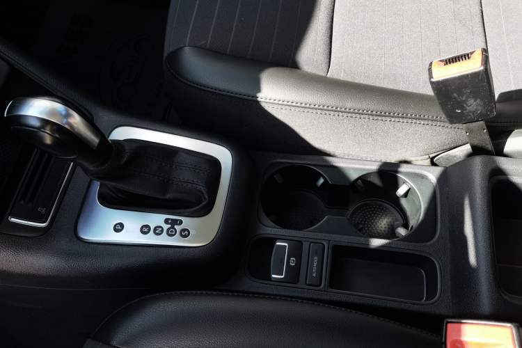 Used Volkswagen Tiguan 2015 1.8TSI Automatic Two-Wheel Drive Trend Edition Interior 9