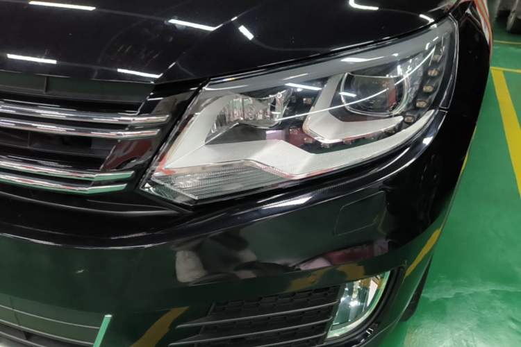 Used Volkswagen Tiguan 2015 1.8TSI Automatic All-Wheel-Drive Luxury Model Left Front Headlight