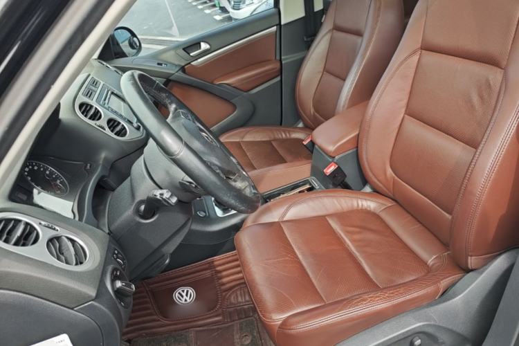 Used Volkswagen Tiguan 2015 1.8TSI Automatic All-Wheel-Drive Luxury Model Left Front Seat
