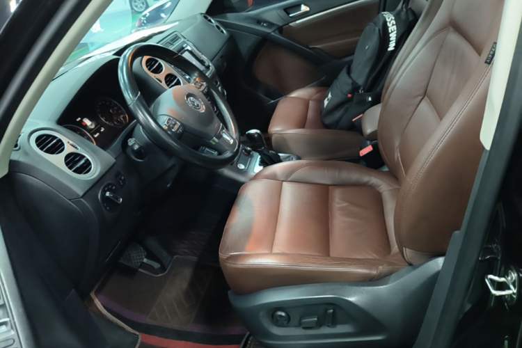 Used Volkswagen Tiguan 2015 1.8TSI Automatic All-Wheel-Drive Luxury Model Left Front Seat