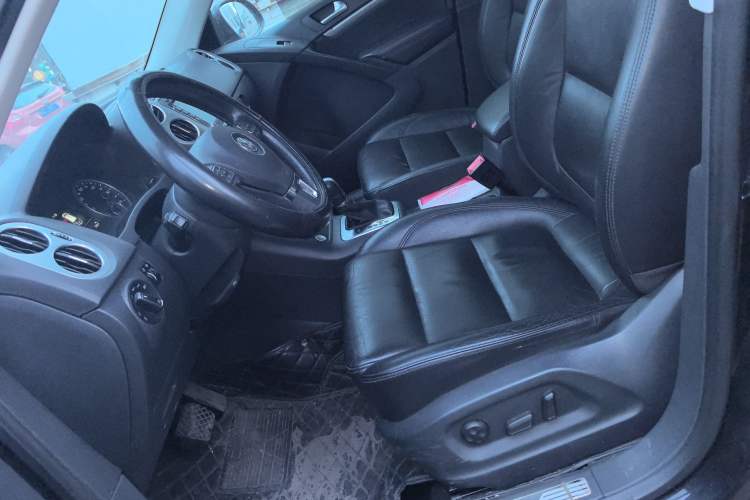 Used Volkswagen Tiguan 2015 1.8TSI Automatic All-Wheel-Drive Luxury Model Left Front Seat