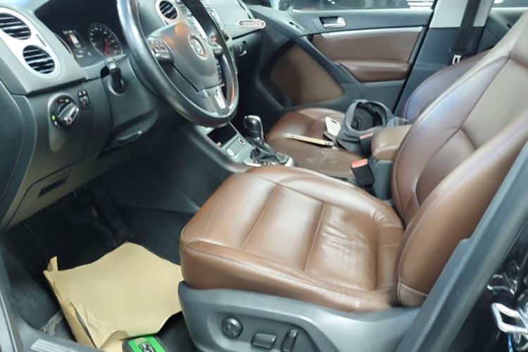 Used Volkswagen Tiguan 2015 1.8TSI Automatic All-Wheel-Drive Luxury Model Left Front Seat