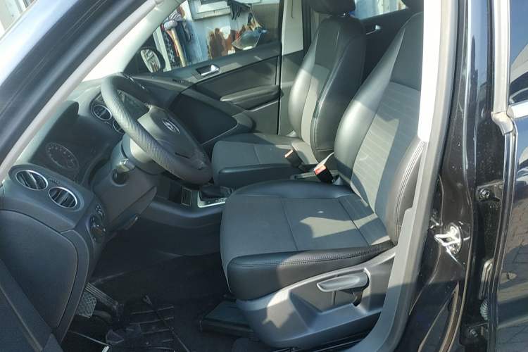 Used Volkswagen Tiguan 2015 1.8TSI Automatic Two-Wheel Drive Trend Edition Left Front Seat