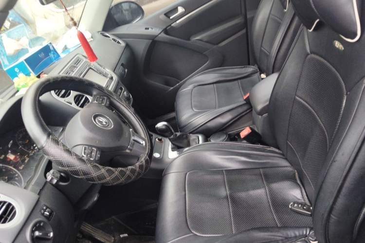 Used Volkswagen Tiguan 2015 2.0 TSI Automatic All-Wheel Drive Luxury Edition Left Front Seat
