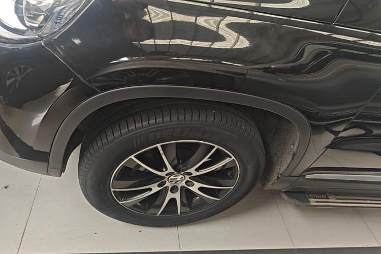 Used Volkswagen Tiguan 2015 1.8TSI Automatic Two-Wheel Drive Luxury Model Left Front Wheel Hub