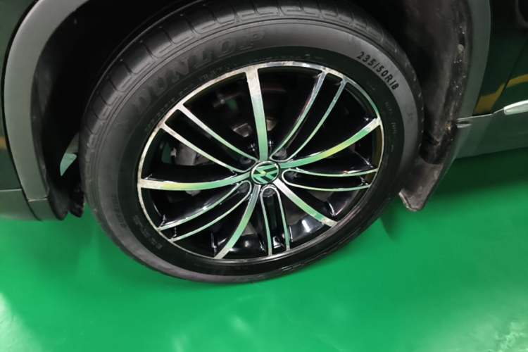 Used Volkswagen Tiguan 2015 1.8TSI Automatic All-Wheel-Drive Luxury Model Left Front Wheel Hub