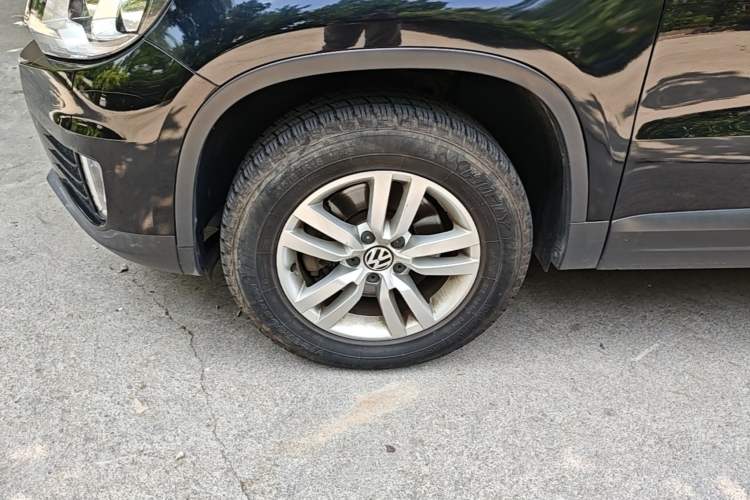 Used Volkswagen Tiguan 2015 1.8TSI Automatic Two-Wheel Drive Trend Edition Left Front Wheel Hub