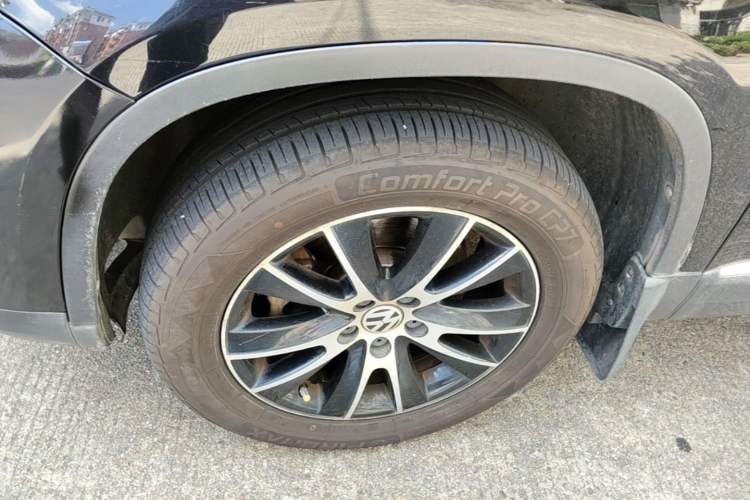 Used Volkswagen Tiguan 2015 1.8TSI Automatic Two-Wheel Drive Luxury Model Left Front Wheel Hub