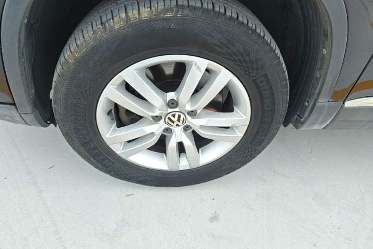 Used Volkswagen Tiguan 2015 1.8TSI Automatic Two-Wheel Drive Trend Edition Left Front Wheel Hub