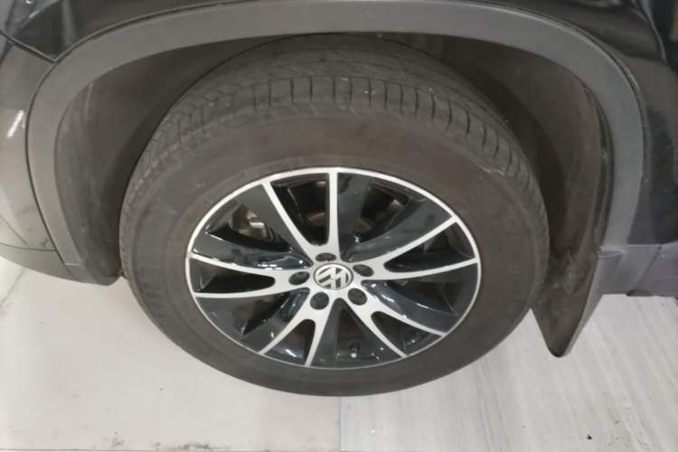 Used Volkswagen Tiguan 2015 1.8TSI Automatic Two-Wheel Drive Luxury Model Left Front Wheel Hub