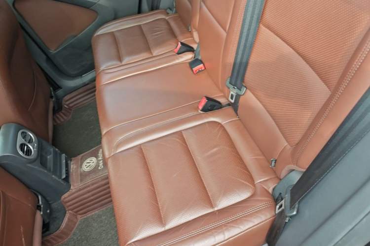 Used Volkswagen Tiguan 2015 1.8TSI Automatic All-Wheel-Drive Luxury Model Left Rear Seat