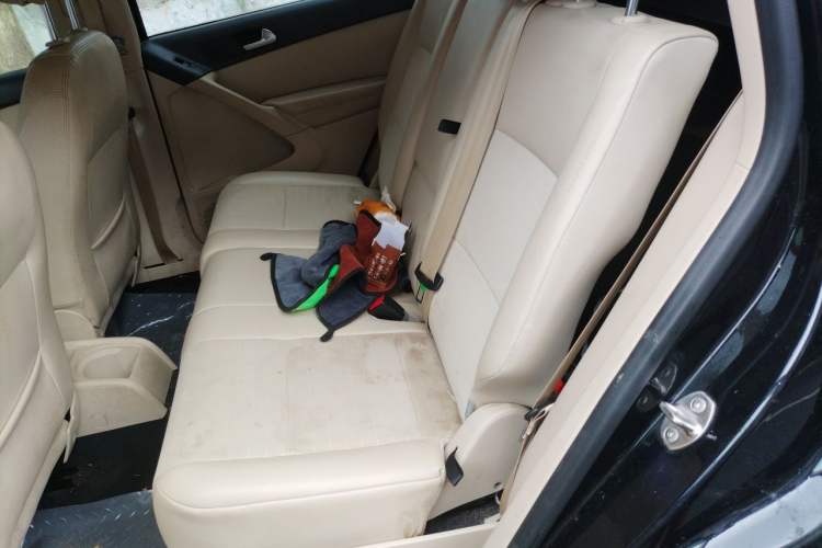 Used Volkswagen Tiguan 2015 1.8TSI Manual Two-Wheel Drive Fashion Edition Left Rear Seat