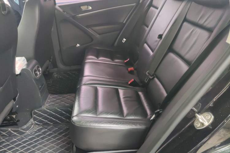 Used Volkswagen Tiguan 2015 1.8TSI Manual Two-Wheel-Drive Limited Edition Left Rear Seat