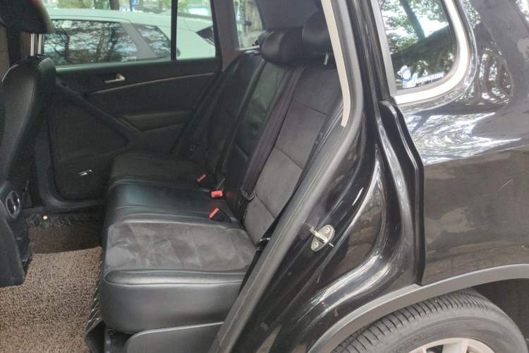 Used Volkswagen Tiguan 2015 2.0 TSI Automatic All-Wheel Drive Flagship Edition Left Rear Seat
