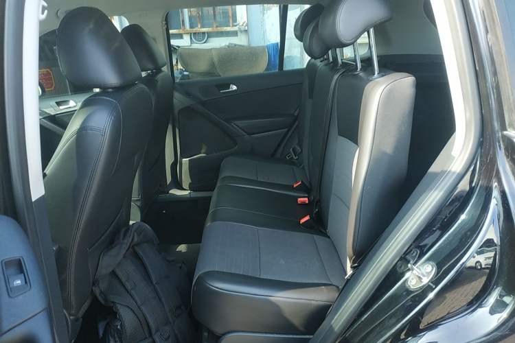 Used Volkswagen Tiguan 2015 1.8TSI Automatic Two-Wheel Drive Trend Edition Left Rear Seat
