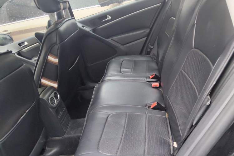 Used Volkswagen Tiguan 2015 2.0 TSI Automatic All-Wheel Drive Luxury Edition Left Rear Seat