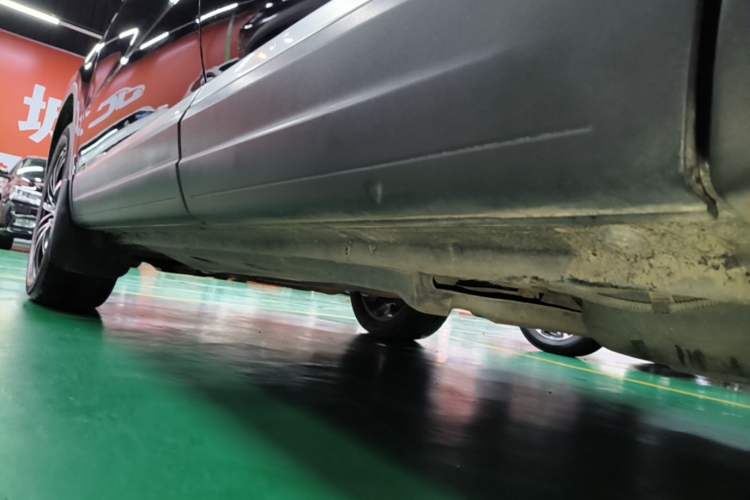 Used Volkswagen Tiguan 2015 1.8TSI Automatic All-Wheel-Drive Luxury Model Left Side Sill