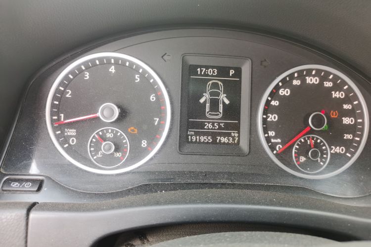 Used Volkswagen Tiguan 2015 1.8TSI Automatic Two-Wheel Drive Trend Edition Odometer Close Up