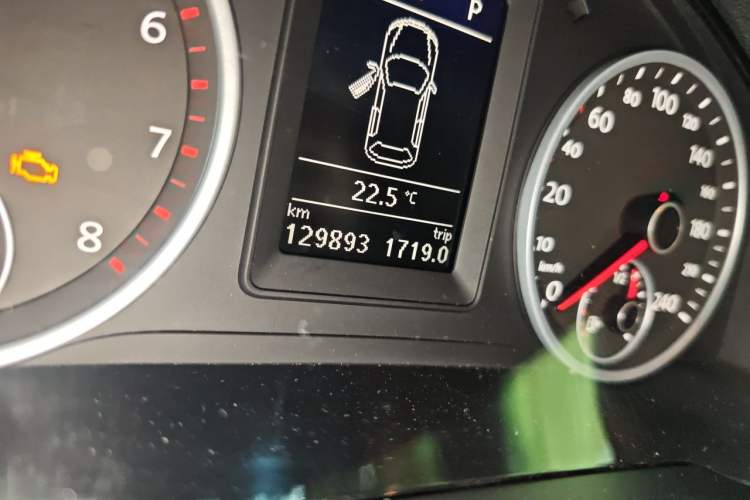 Used Volkswagen Tiguan 2015 1.8TSI Automatic Two-Wheel Drive Comfort Edition Odometer Close Up