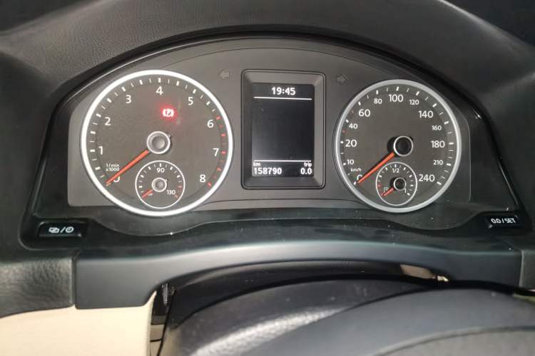 Used Volkswagen Tiguan 2015 1.8TSI Automatic Two-Wheel Drive Comfort Edition Odometer Close Up