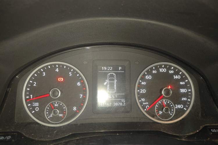 Used Volkswagen Tiguan 2015 1.8TSI Automatic Two-Wheel Drive Trend Edition Odometer Close Up