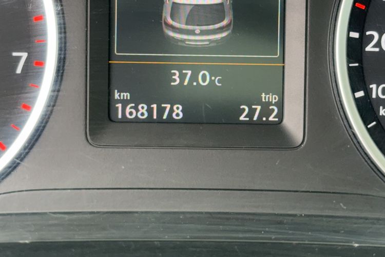 Used Volkswagen Tiguan 2015 2.0 TSI Comfort Edition Odometer Close Up